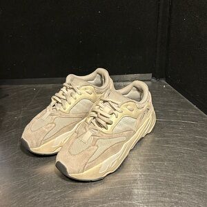 Yeezy Size 4.5 Boy